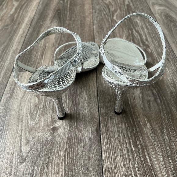 Stuart Weitzman SinglesBar - Picture 3 of 9